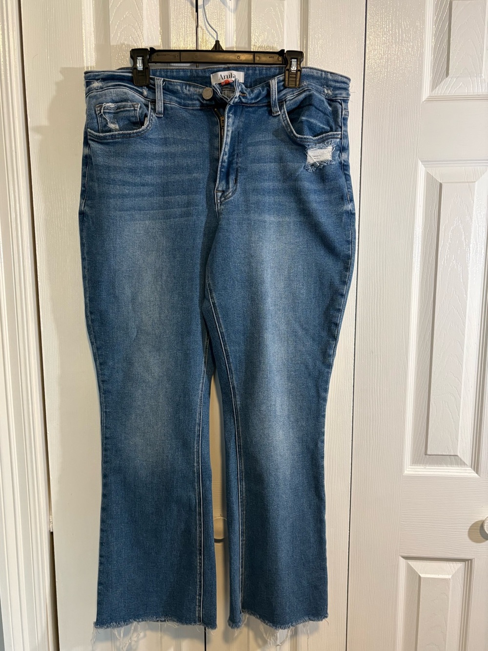 ARULA Medium Blue Cropped Distressed Jeans
